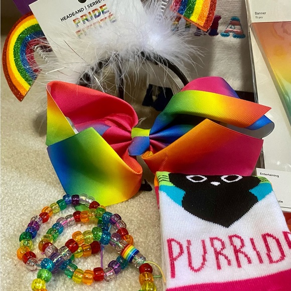 PRIDE 🏳️‍🌈 I’ve added more items!  bundle banners, flags, hand towel, visors - Picture 8 of 14